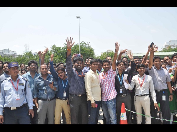 సన్‌రైజర్స్ ఆటగాళ్ల సందడి