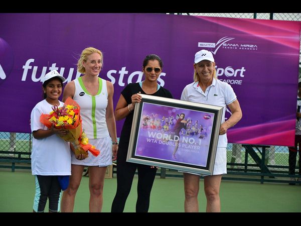 సానియా-నవ్రతిలోవా సందడి