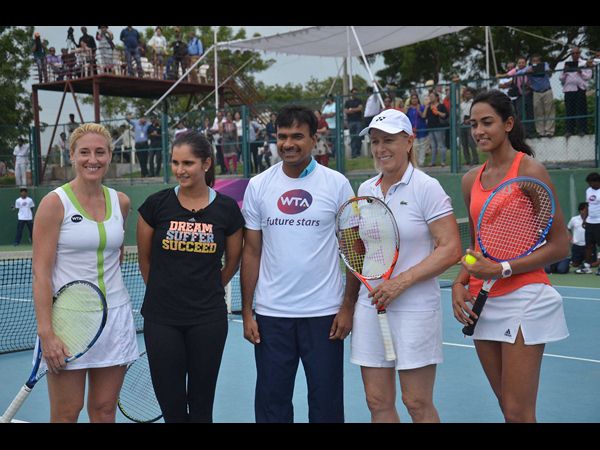 సానియా-నవ్రతిలోవా సందడి