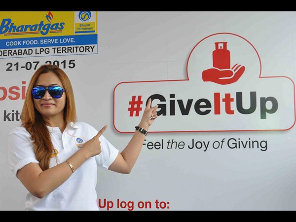 గ్యాస్ సబ్సిడీని వదులుకున్న జ్వాలా గుత్తా