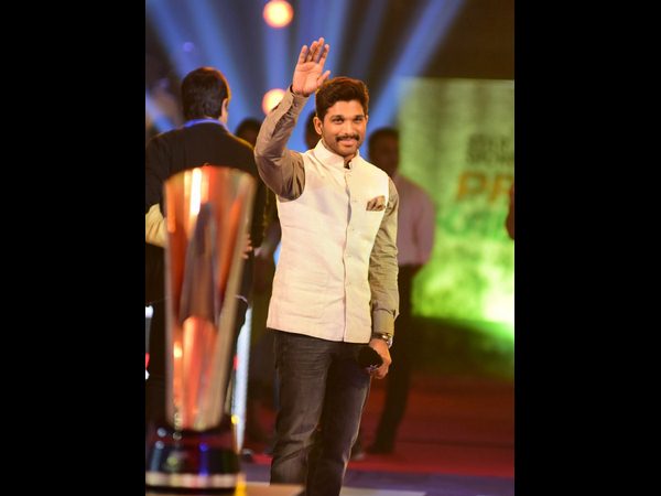 అల్లు అర్జున్ అభివాదం