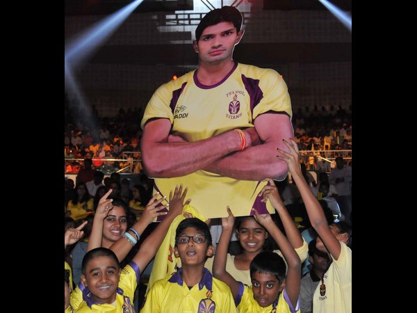 అభిమానుల జోష్