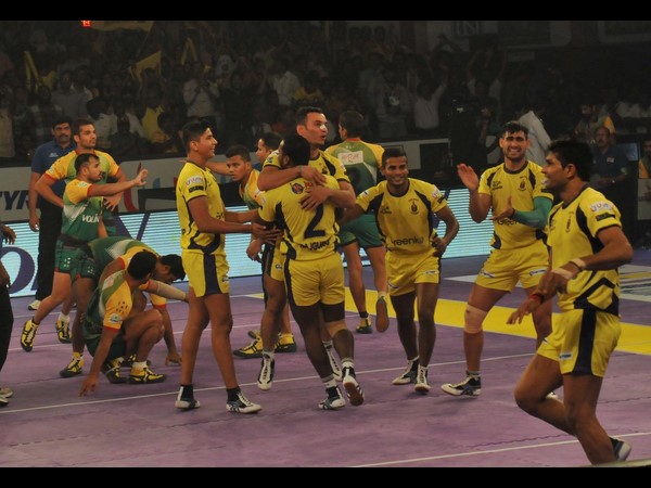 టైటాన్స్ ఆనందం