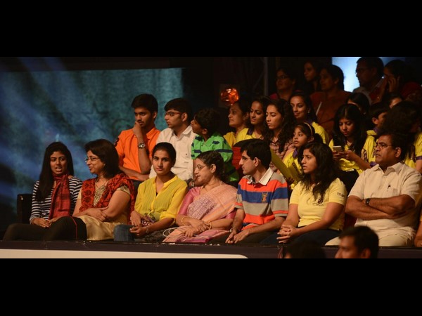 మ్యాచ్ వీక్షిస్తున్న అభిమానులు