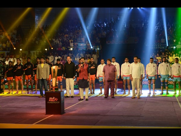  సెలబ్రిటీల సందడి: చిరు, వెంకయ్య, కేటీఆర్