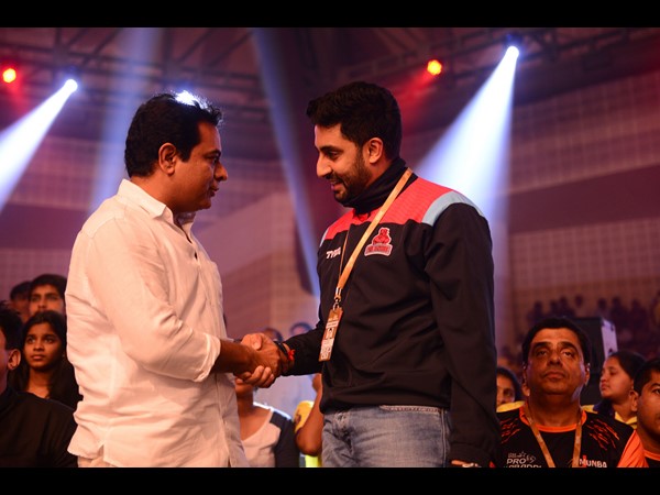 సెలబ్రిటీల సందడి: చిరు, వెంకయ్య, కేటీఆర్