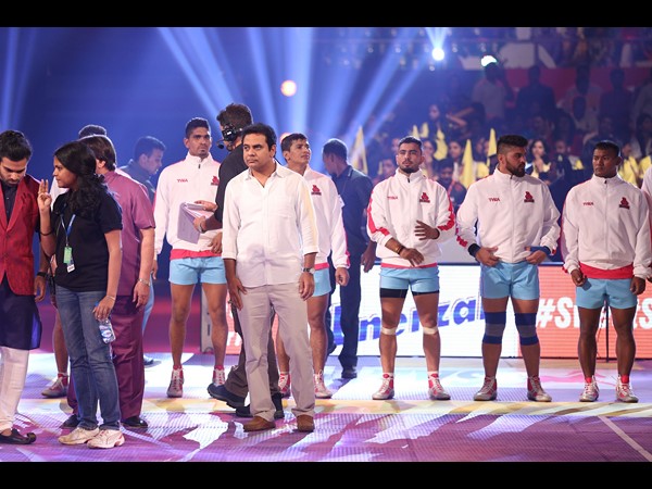 సెలబ్రిటీల సందడి: చిరు, వెంకయ్య, కేటీఆర్