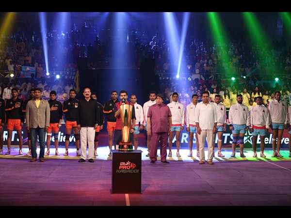  సెలబ్రిటీల సందడి: చిరు, వెంకయ్య, కేటీఆర్