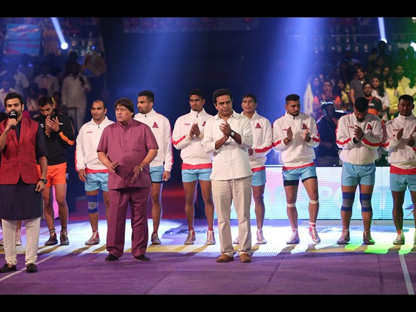  సెలబ్రిటీల సందడి: చిరు, వెంకయ్య, కేటీఆర్