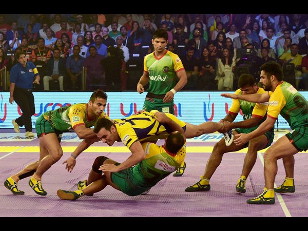 పాట్నా పైరేట్స్ వర్సెస్ తెలుగు వారియర్స్