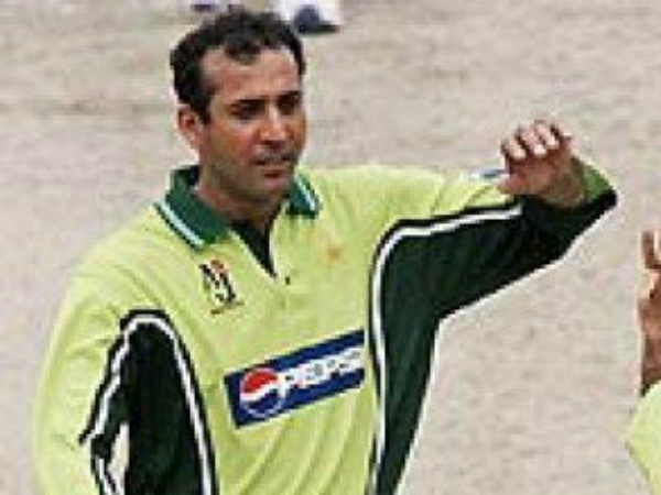 Former Pakistan cricketer Arshad Khan driving Uber cab in Sydney Former Pakistan cricketer Arshad Khan driving Uber cab in Sydney