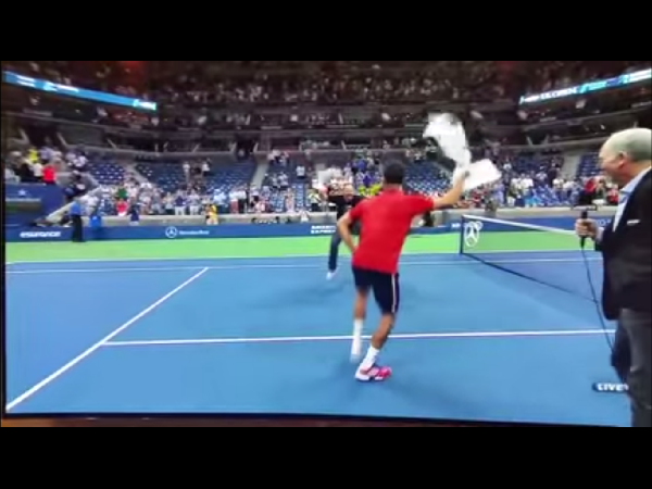  ఫ్యాన్‌తో కలిసి కోర్టులో జకోవిచ్ డ్యాన్స్ 