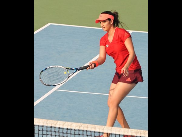 గ్యాలరీలోకి బంతి...