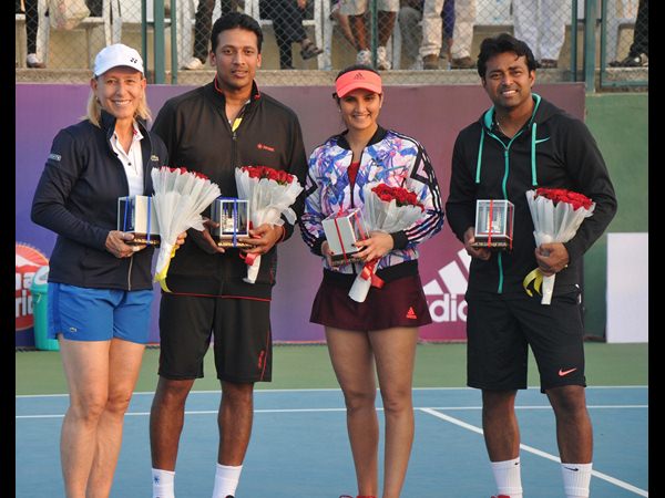 నవ్రతిలోవాకు ప్రశంసలు