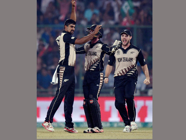 England win toss, bowl with dew in mind