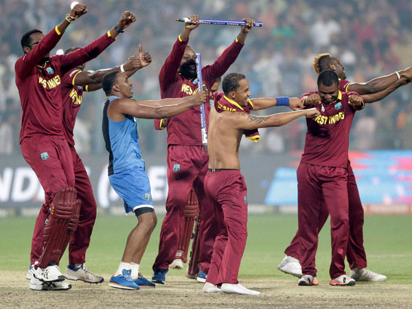 వినూత్నంగా సంబరాలు