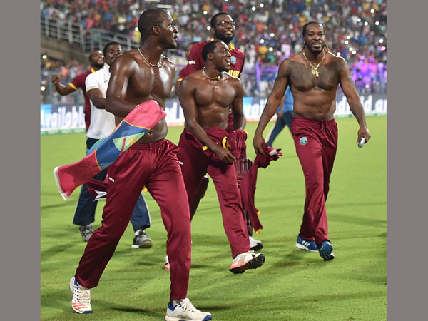 వినూత్నంగా సంబరాలు