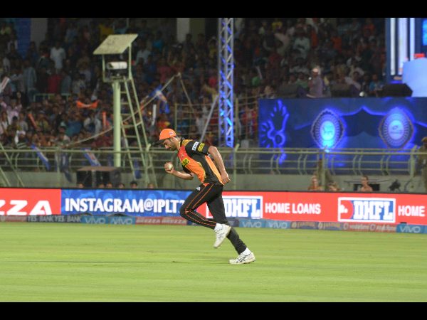 తొలి హిటి వికెట్‌గా యువీ: సచిన్ ఆశీర్వాదం