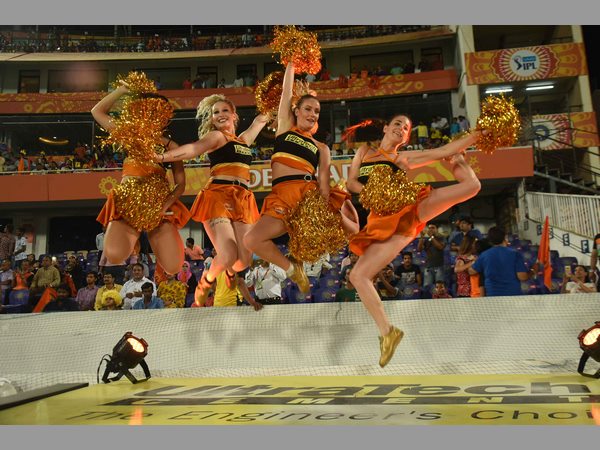 ఛీర్ లీడర్స్