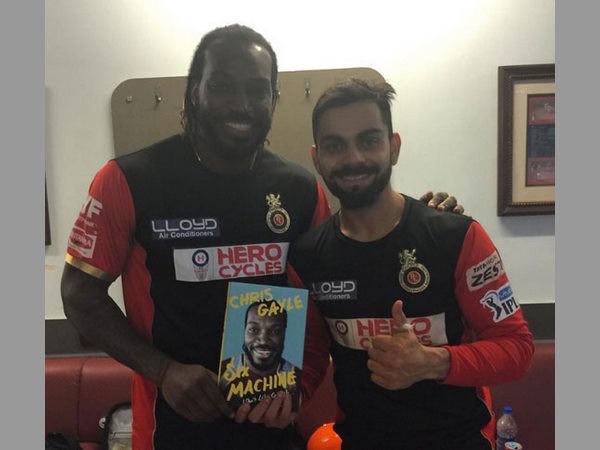  కోహ్లీకి ప్రేమతో క్రిస్‌గేల్ ఏమిచ్చాడో తెలుసా?