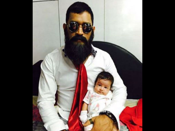 కూతురు జివాతో ధోని : టీమ్ ఇండియా డైనమైట్ ధోనికి కూతురు జివా 