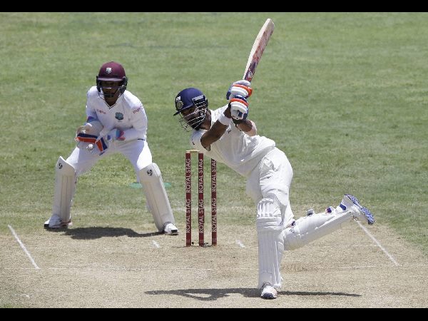 షాట్ కొడుతున్న రాహుల్