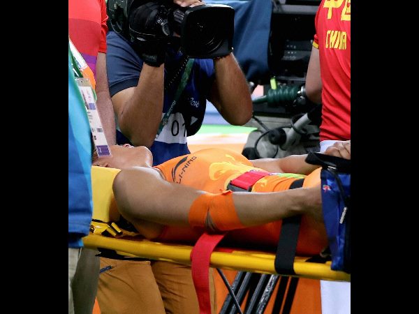 వినేష్ కాలిని మెలి తిప్పిన చైనా ప్రత్యర్థి