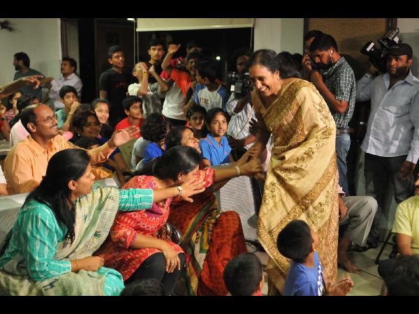 సింధు పేరెంట్స్ ఆనందం