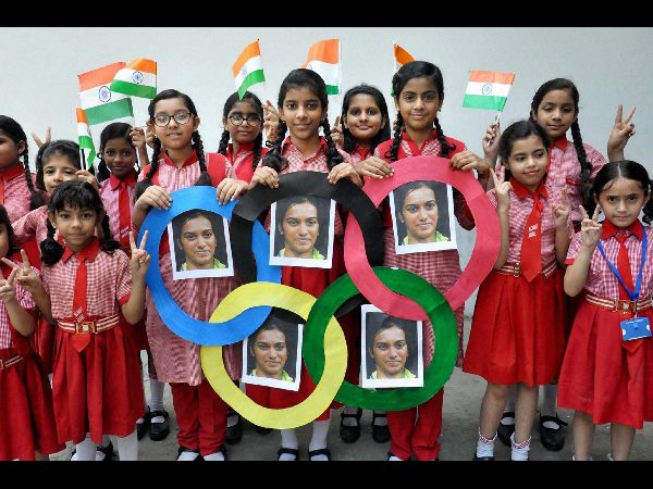 సాక్షి మాలిక్‌కు తెలంగాణ రూ.కోటి