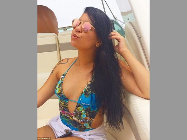 20 ఏళ్ల యువతితో బోల్ట్ శృంగారం: వాట్సప్‌లో ఫోటోల హల్‌చల్