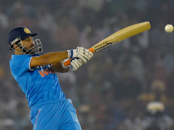 MS Dhoni brings up 9000 ODI runs: Twitterati hail India's milestone man