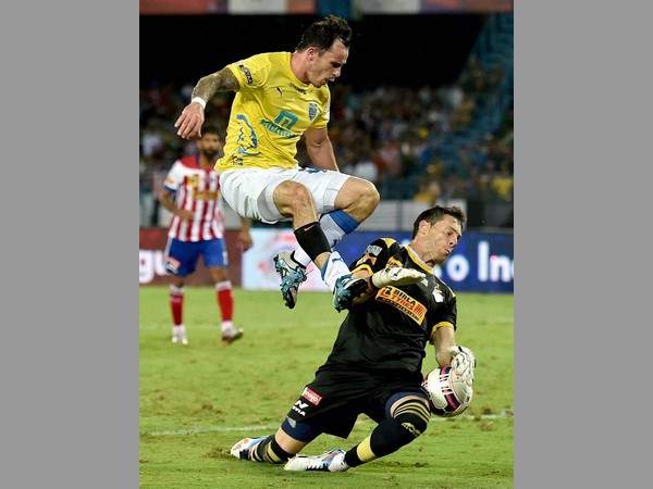 కేరళ బ్లాస్టర్స్ కు ఫ్యాన్స్ మద్దతు