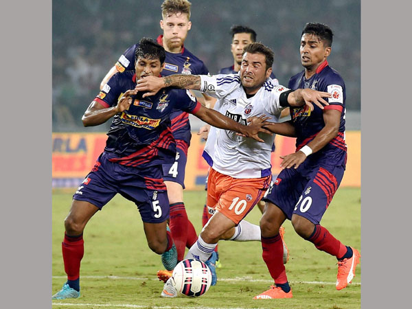 కిక్ షాట్‌ వైడ్‌గా మారిన వైనం