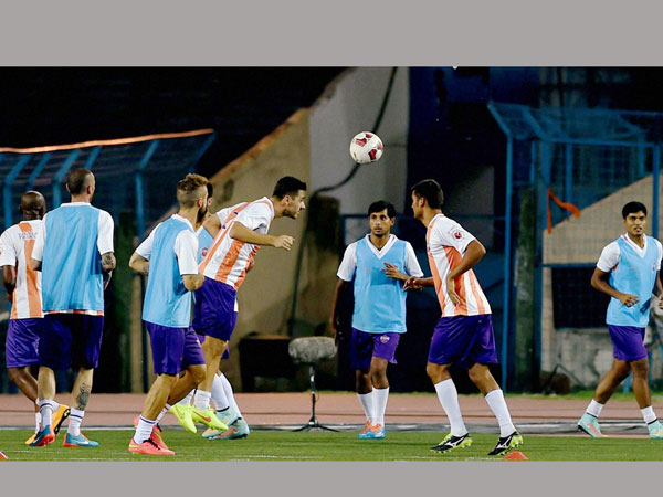 అంతేకాదు ప్రమాదం ముంచుకొస్తుండటంతో వెంటనే 