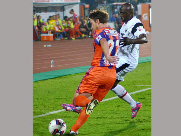 మందార్ రావు, యుసా పోటాపోటీ