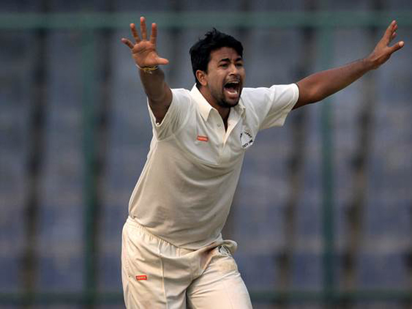  గతంలో కూడా దిండా ఇలాగే ఆటగాళ్లతో గొడవ