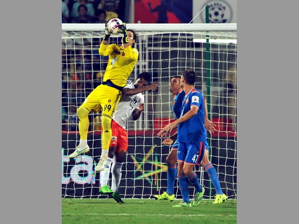 ఆది నుంచి ఒత్తిలో ముంబై