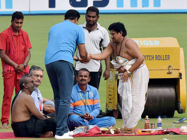 విశాఖ పిచ్‌కు పూజ