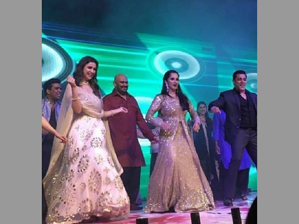 చిందేసిన సానియ