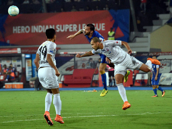 లీడ్ అందుకోవడంలో ఫెయిల్ 