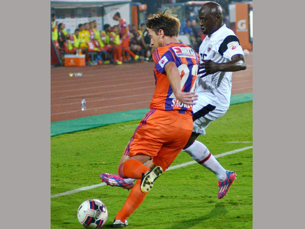  డేంజర్ జోన్ నుంచి పంపిన గోల్ కీపర్ 