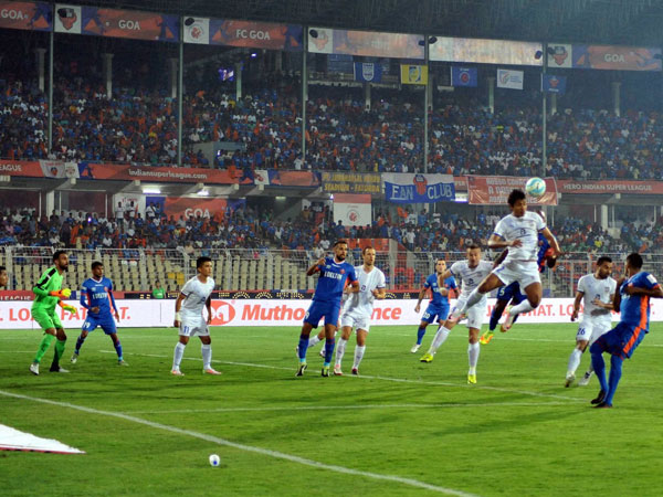 లుసియాన్ గోయాన్, డేవిడ్ సుక్కీ జట్లకు ప్రధాన స్తంభాలు 