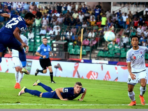 మిడ్‌ఫీల్డ్‌లో డిడియర్.. సెంటర్‌లో సిస్సోకో