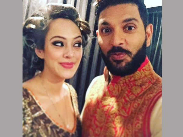 చేతికి పెట్టిన మెహందీని చూపించిన కీచ్