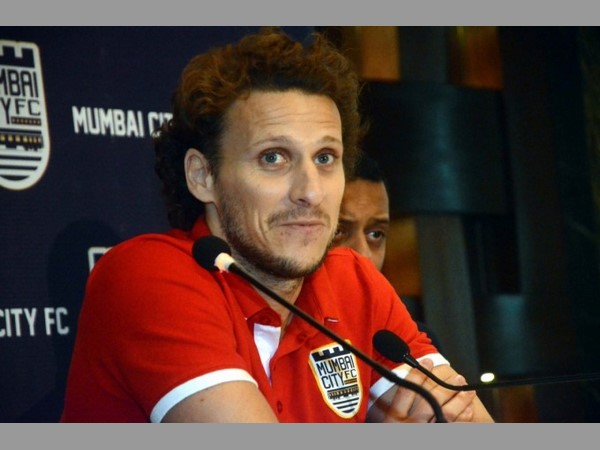 ఫార్వర్డ్ ప్లేయర్ ఆడా: ఫోర్లాన్