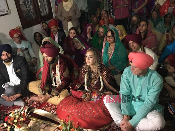 కుటుంబ సభ్యులు, సన్నిహితులు మాత్రమే