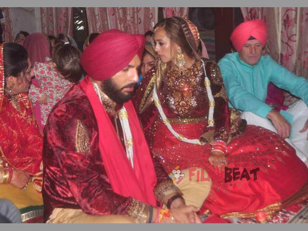 పంజాబీ సంప్రదాయం ‘ఆనంద్ కరాజ్' పద్ధతిలో 