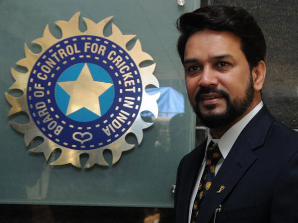 న్యాయవాదులతో చర్చిస్తున్నాం 