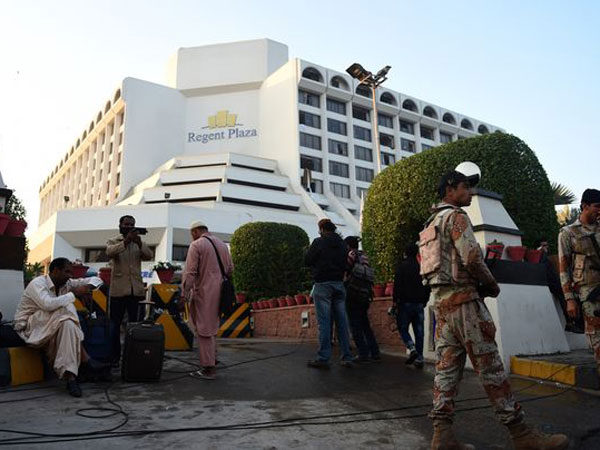 ప్రమాదం నుంచి తప్పించుకున్న క్రికెటర్ షోయబ్ మస్జూద్