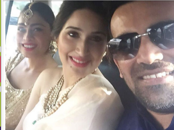 సన్నిహితంగా ఫోటోల్లో